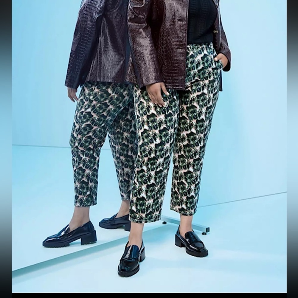 Plus-Size Green Leopard Print Ankle Jeans